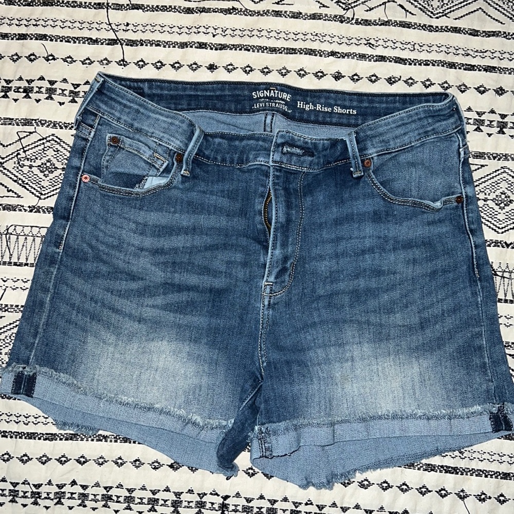 Stretchy short shorts